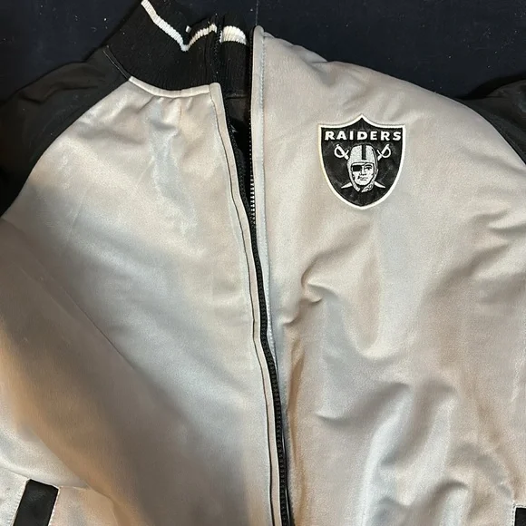 Reversible official NFL Raiders jacket - Picture 5 of 8